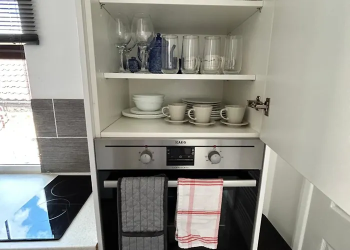 1St Floor Flat In Mews