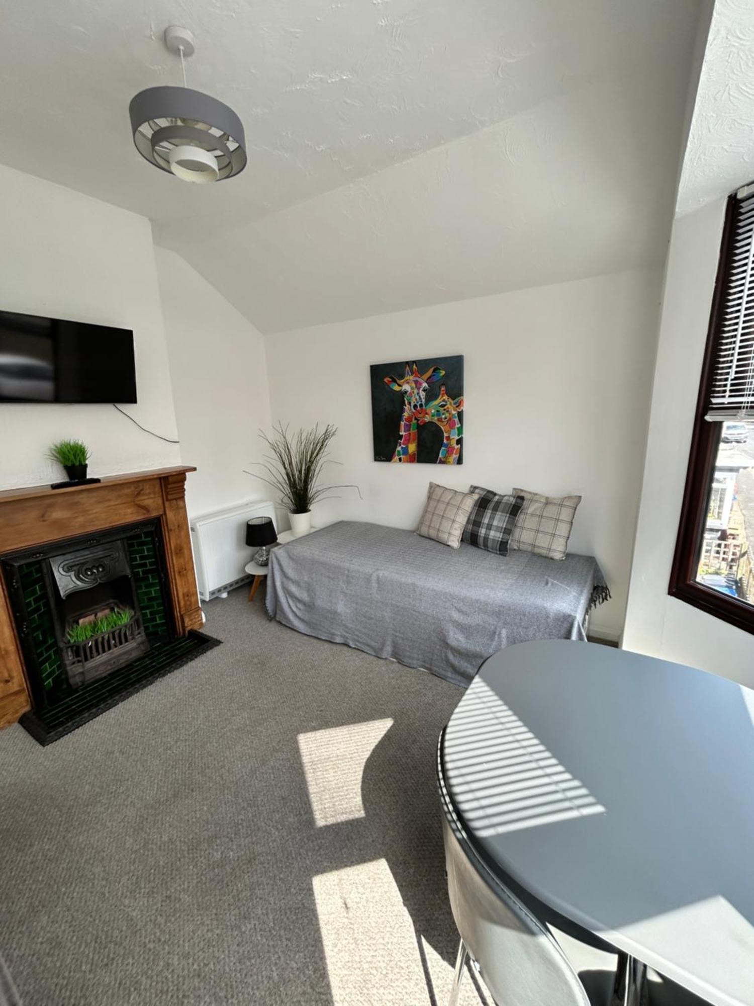 Apartment 1st Floor Flat In Mews *